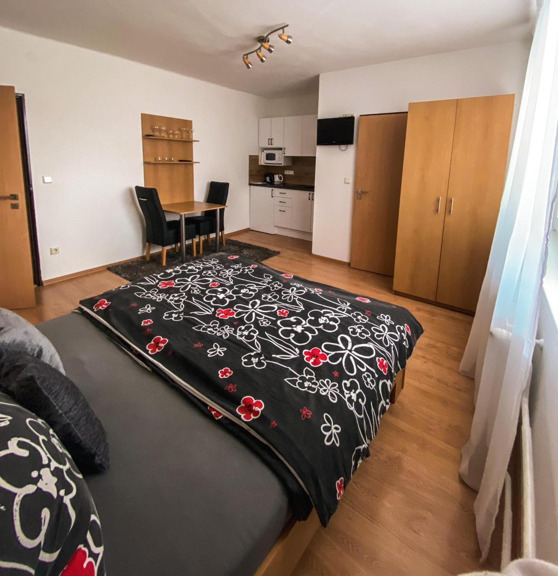 Apartmanovy Dom Adriana ซูเบเรซ ภายนอก รูปภาพ